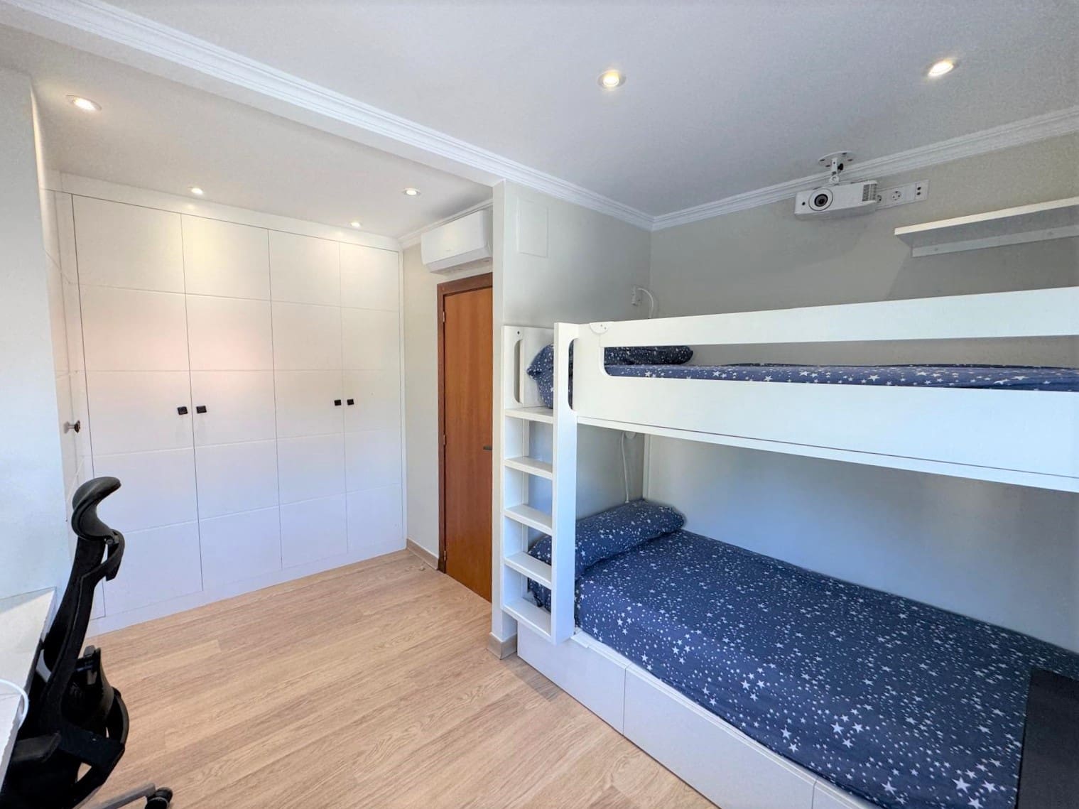 2 soveværelse Rækkehus til leje i Denia med garage - € 1.800 (Ref: 9144662)