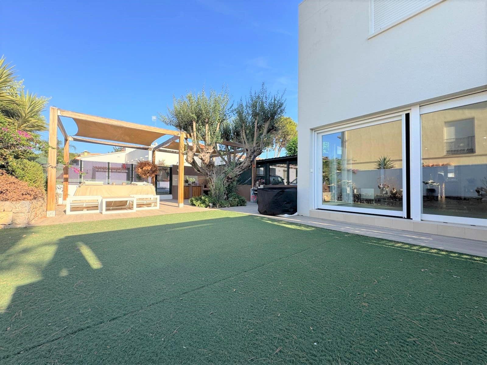 2 soveværelse Rækkehus til leje i Denia med garage - € 1.800 (Ref: 9144662)