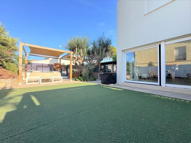 2 bedroom Terraced Villa for rent in Las Rotas / Les Rotes, Dénia with garage - € 1,800 (Ref: 9144662)