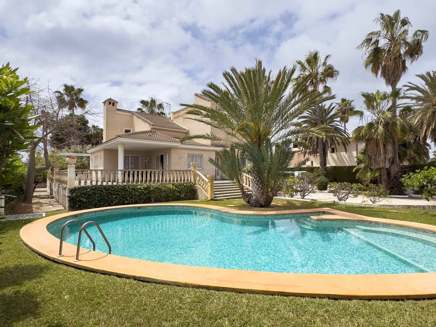 5 soverom Villa til salgs i Denia med svømmebasseng garasje - € 990 000 (Ref: 9168862)