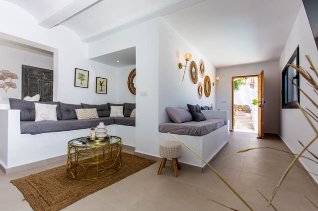 2 slaapkamer Villa te koop in El Montgó, Dénia met zwembad garage - € 649.000 (Ref: 9204022)