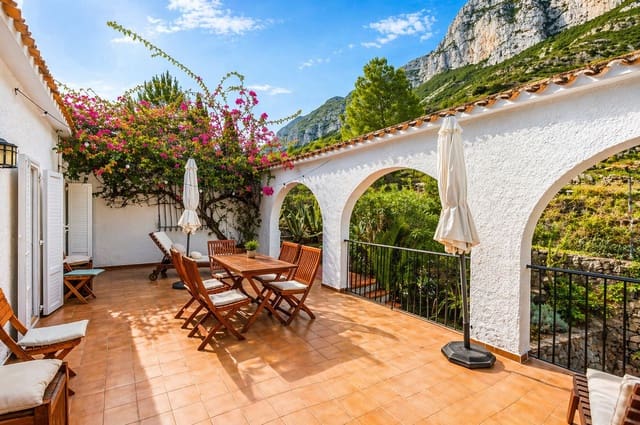 5 Zimmer Villa zu verkaufen in El Montgó, Dénia mit Pool Garage - 750.000 € (Ref: 9353948)