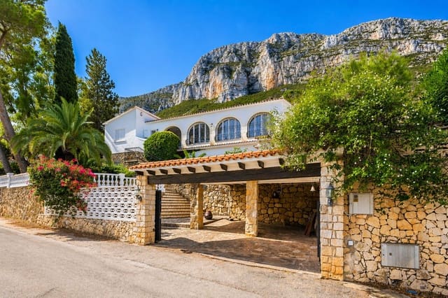 5 Zimmer Villa zu verkaufen in El Montgó, Dénia mit Pool Garage - 750.000 € (Ref: 9353948)