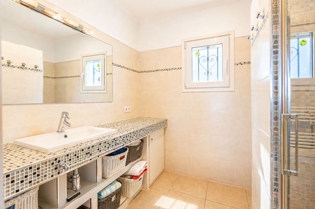 5 Zimmer Villa zu verkaufen in El Montgó, Dénia mit Pool Garage - 750.000 € (Ref: 9353948)