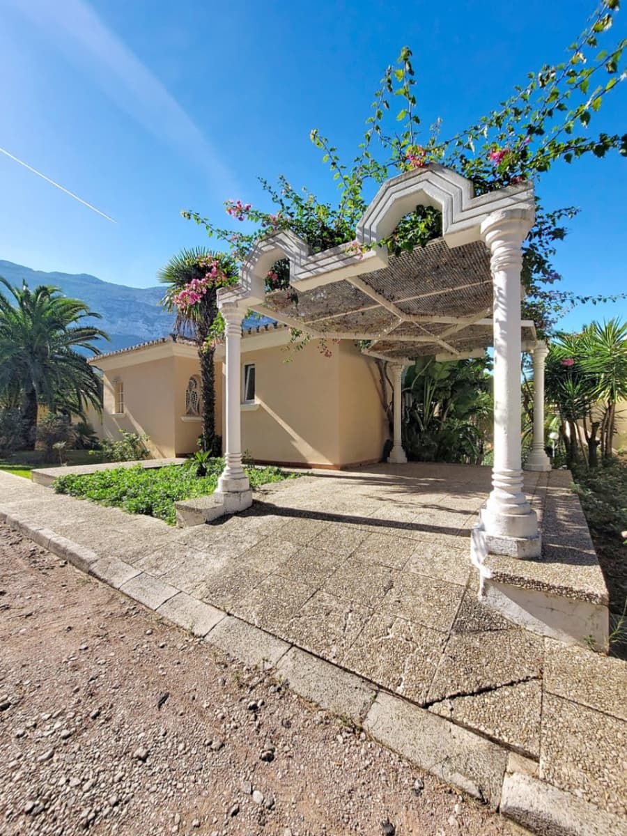 Chalet de 2 habitaciones en Dénia en venta con piscina garaje - 309.000 € (Ref: 9522877)