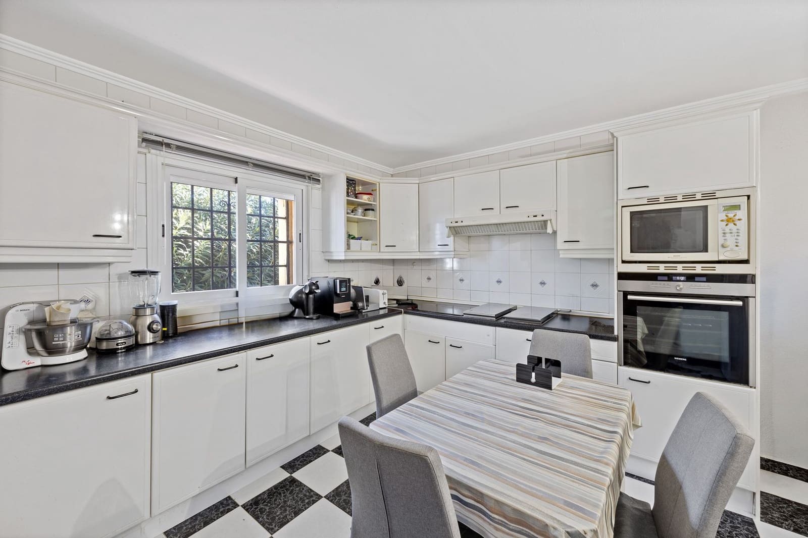 4 sypialnia Willa na sprzedaż w Denia z basenem garażem - 1 150 000 € (Ref: 9522884)