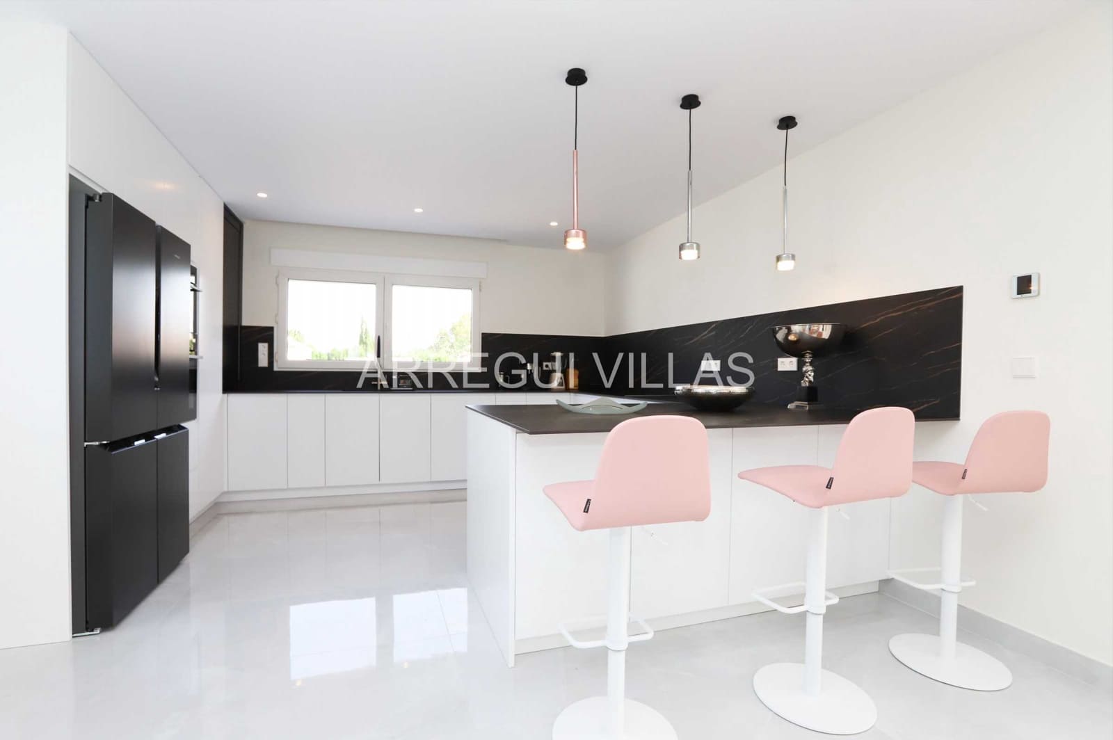 5 makuuhuone Huvila myytävänä paikassa Denia mukana uima-altaan - 1 260 000 € (Ref: 9522907)