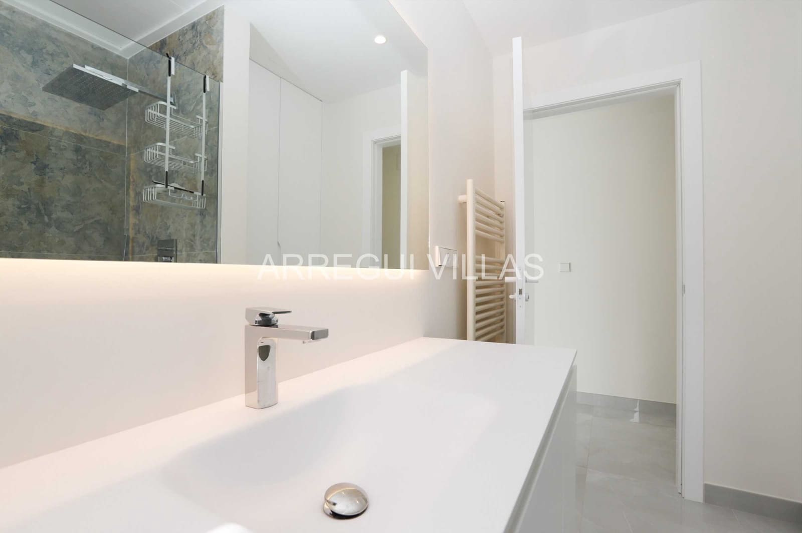 5 makuuhuone Huvila myytävänä paikassa Denia mukana uima-altaan - 1 260 000 € (Ref: 9522907)