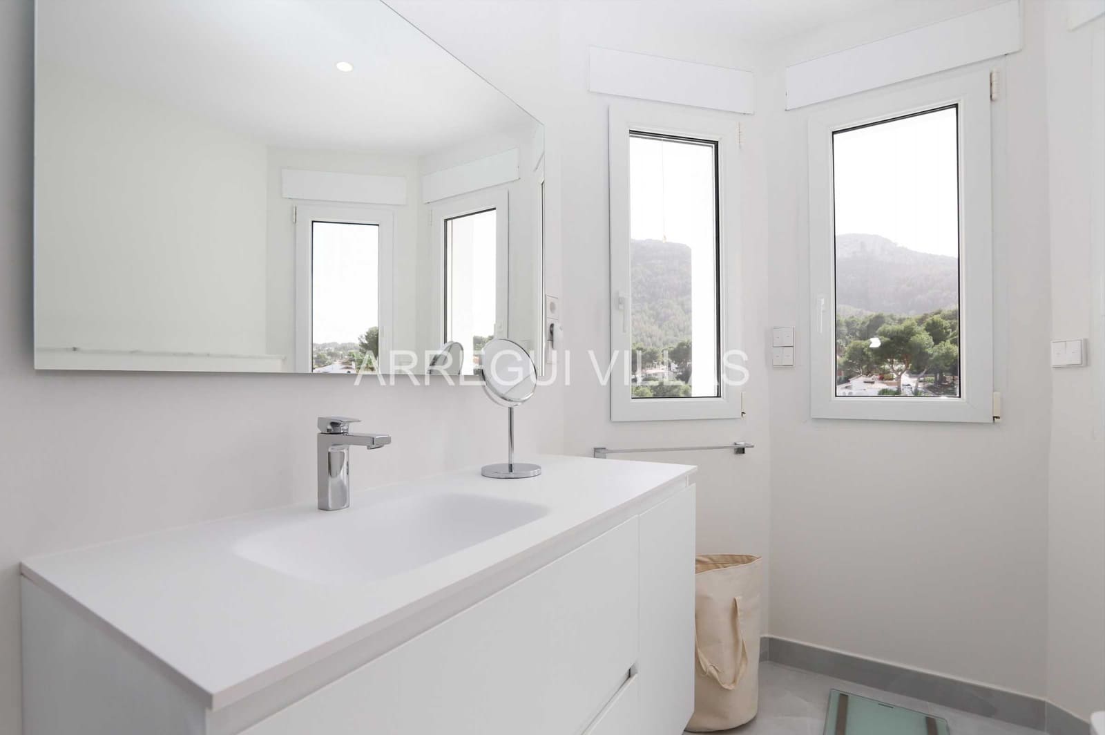 5 makuuhuone Huvila myytävänä paikassa Denia mukana uima-altaan - 1 260 000 € (Ref: 9522907)