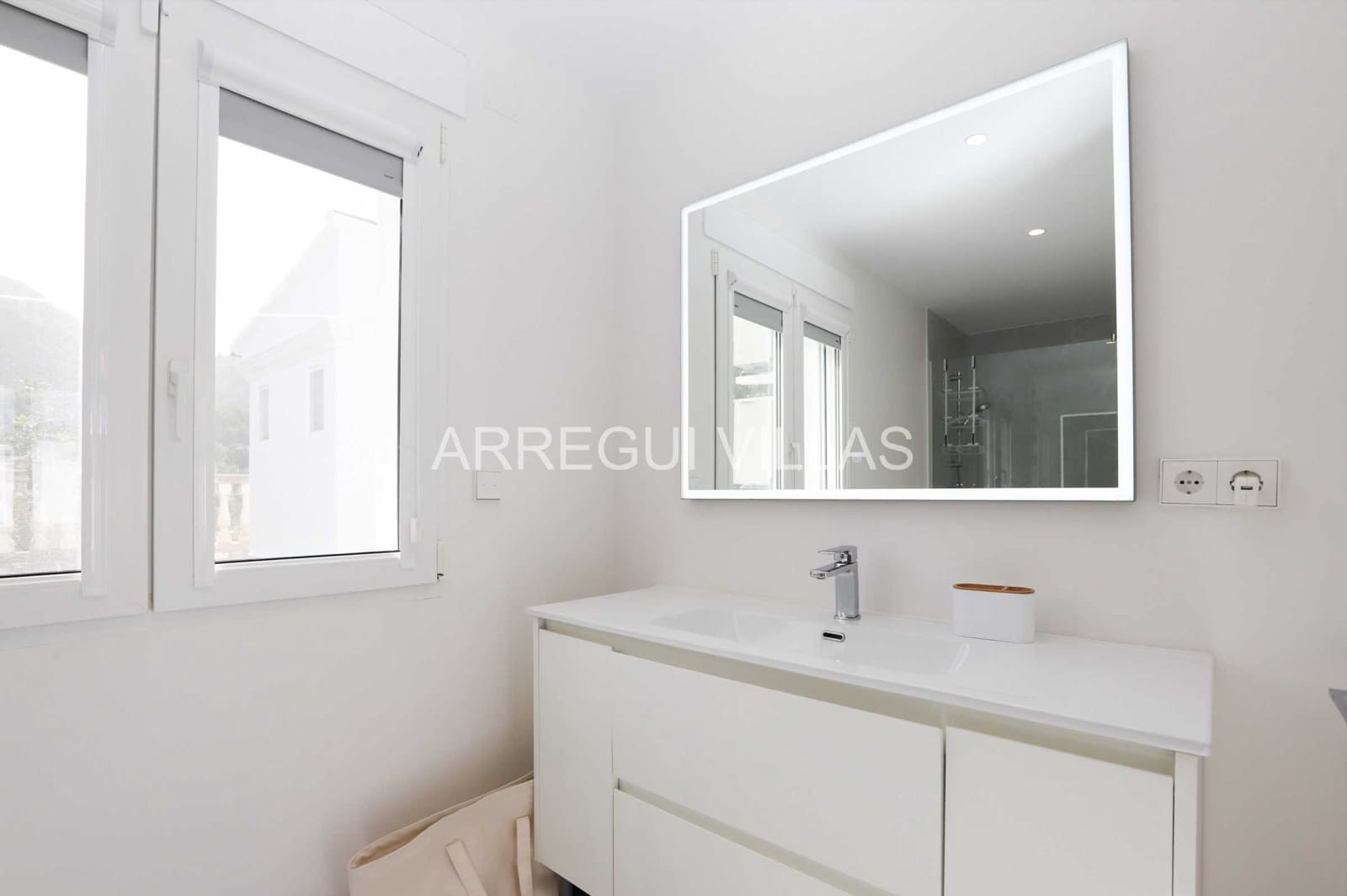 5 makuuhuone Huvila myytävänä paikassa Denia mukana uima-altaan - 1 260 000 € (Ref: 9522907)