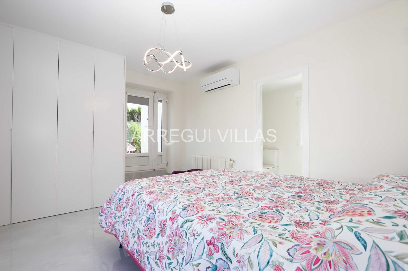 5 makuuhuone Huvila myytävänä paikassa Denia mukana uima-altaan - 1 260 000 € (Ref: 9522907)