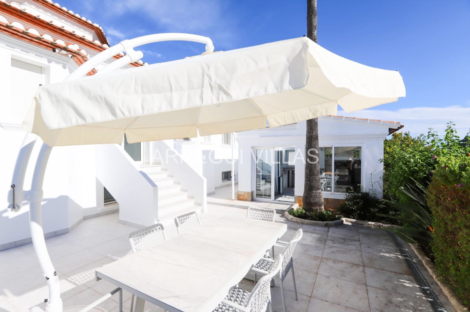 5 makuuhuone Huvila myytävänä paikassa Denia mukana uima-altaan - 1 260 000 € (Ref: 9522907)