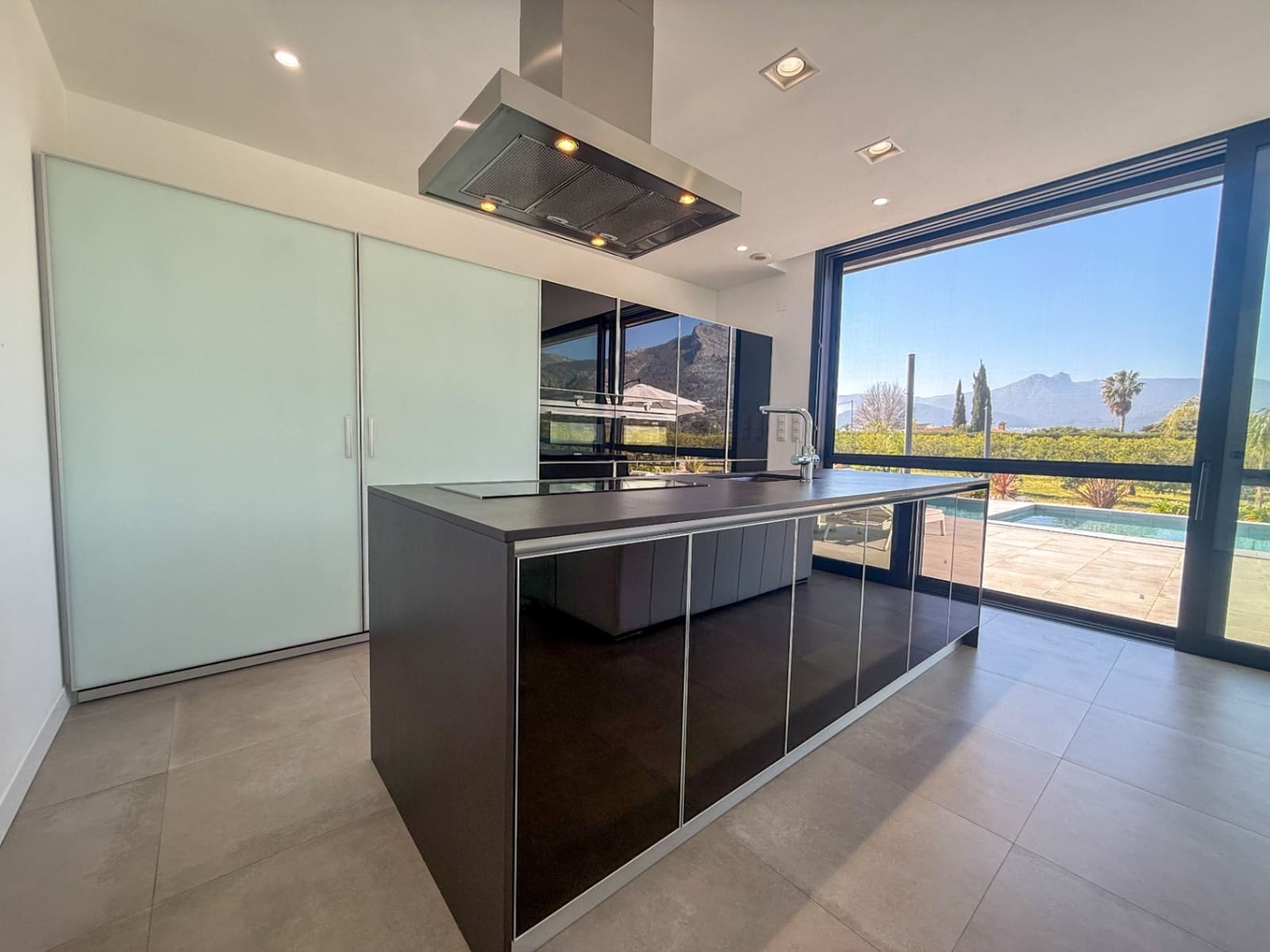 3 sypialnia Willa na sprzedaż w Tormos z basenem garażem - 825 000 € (Ref: 9749339)