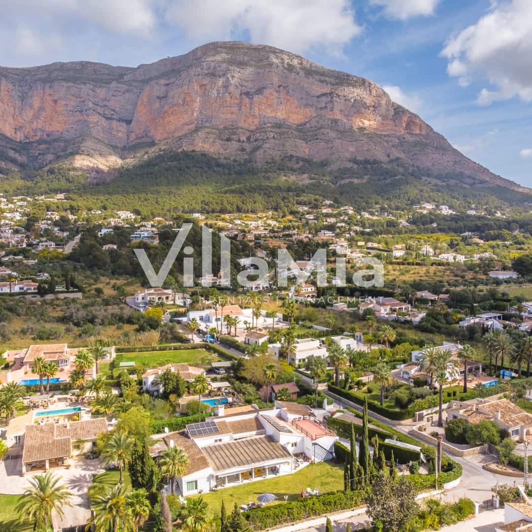 6 bedroom Villa for sale in Javea / Xabia - € 1,395,000 (Ref: 9891638)