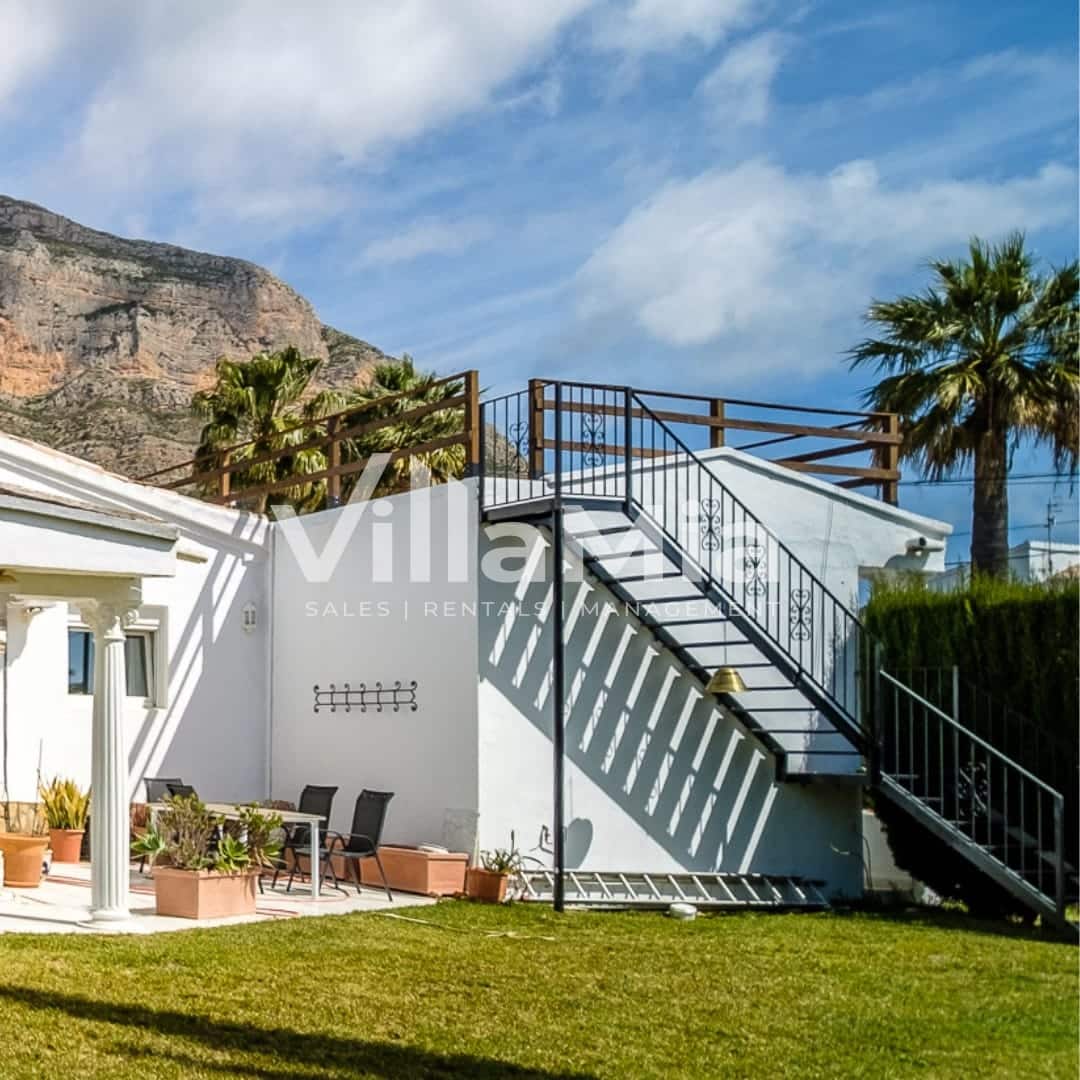 6 bedroom Villa for sale in Javea / Xabia - € 1,395,000 (Ref: 9891638)