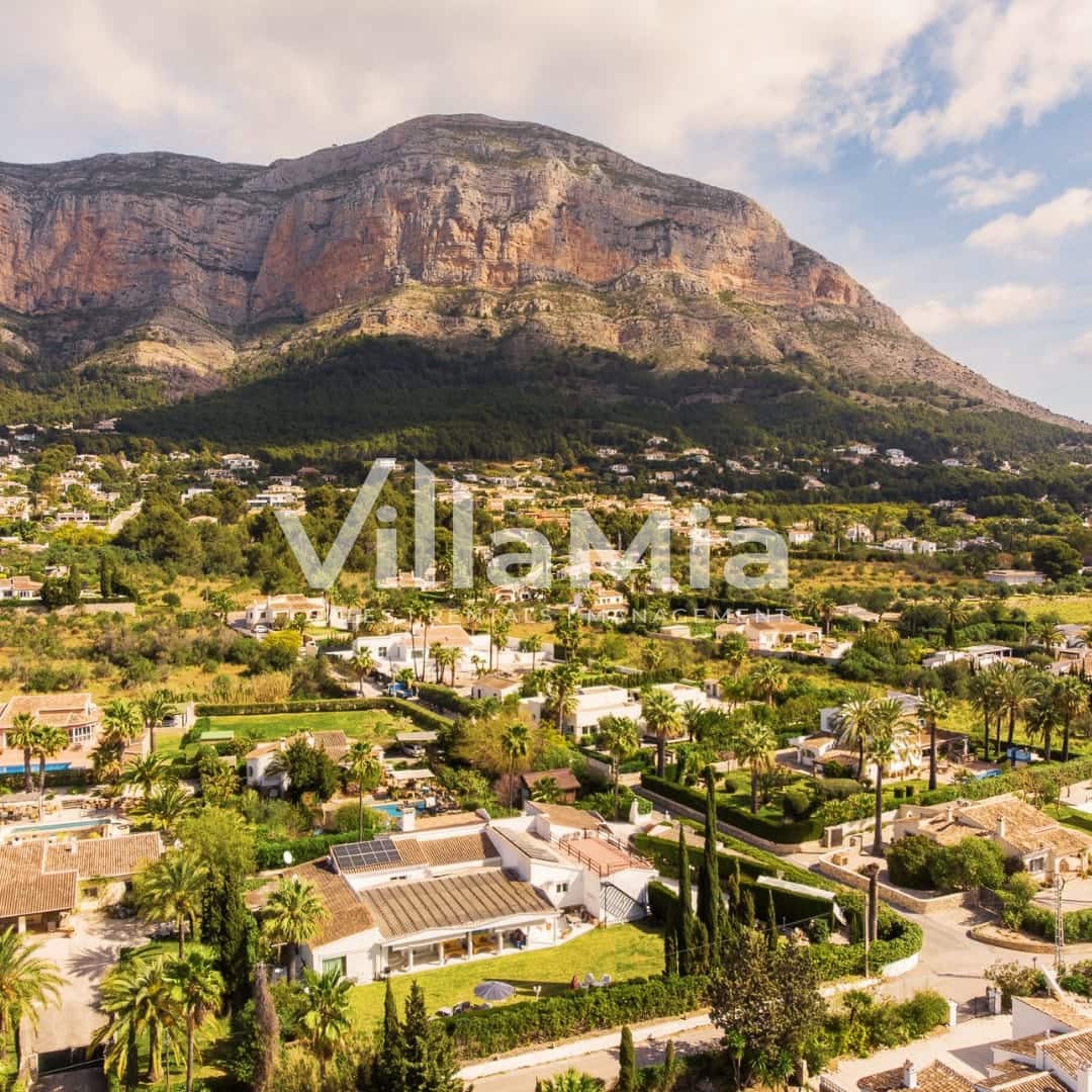 6 bedroom Villa for sale in Javea / Xabia - € 1,395,000 (Ref: 9891638)