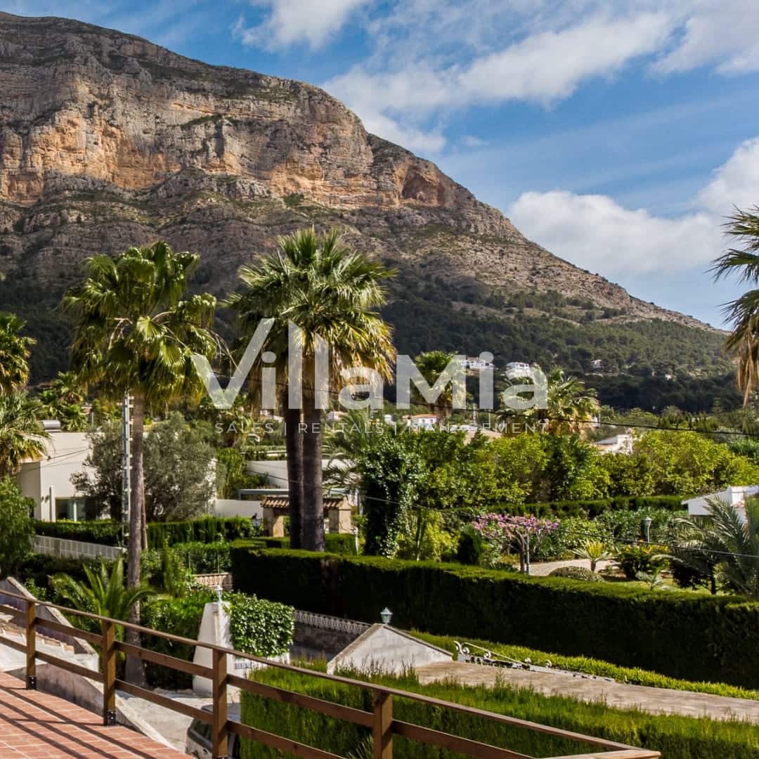 6 bedroom Villa for sale in Javea / Xabia - € 1,395,000 (Ref: 9891638)