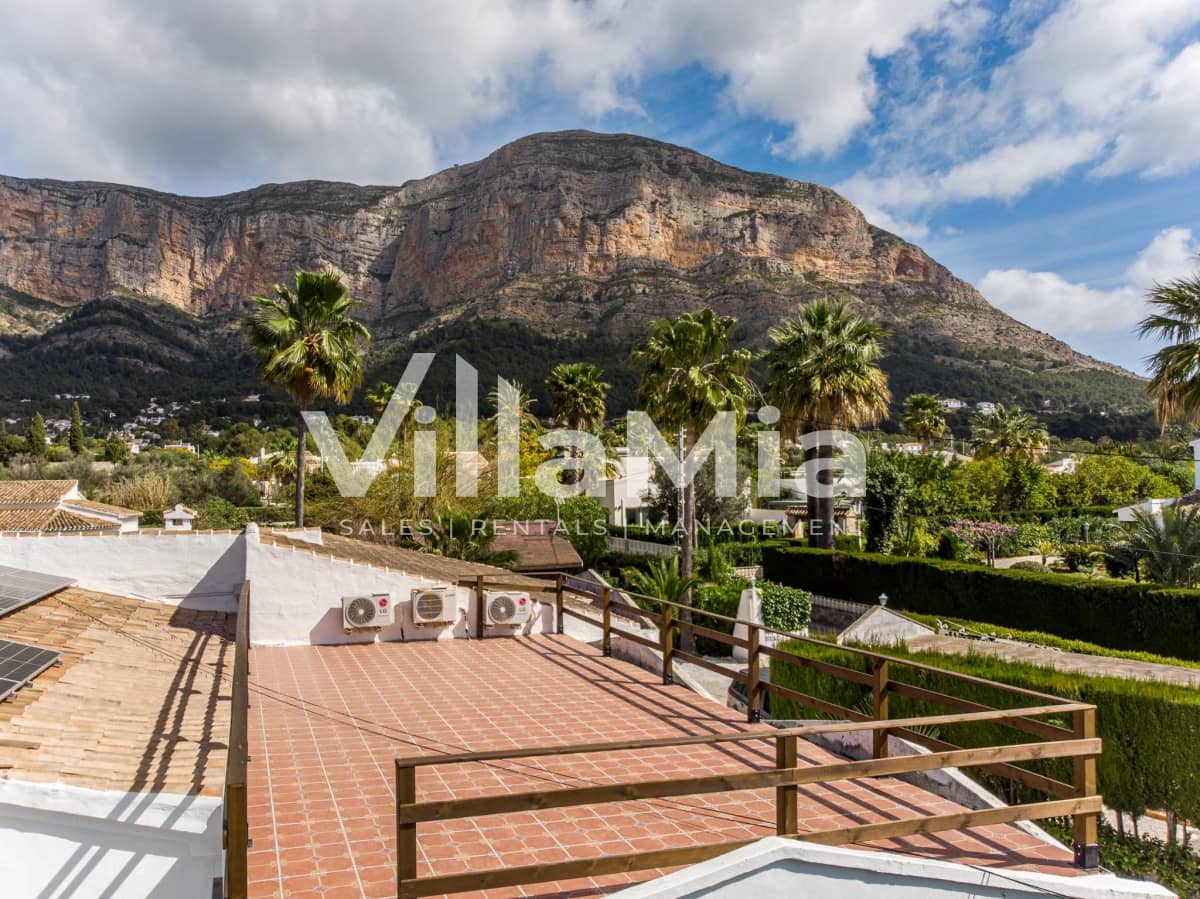6 bedroom Villa for sale in Javea / Xabia - € 1,395,000 (Ref: 9891638)