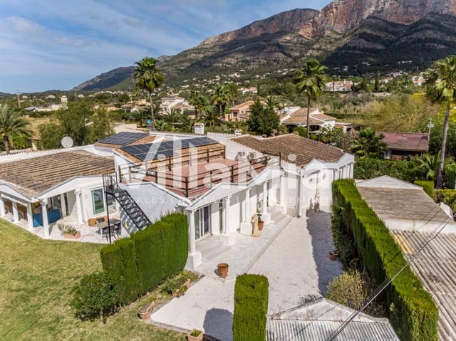 6 bedroom Villa for sale in Javea / Xàbia - € 1,395,000 (Ref: 9891638)