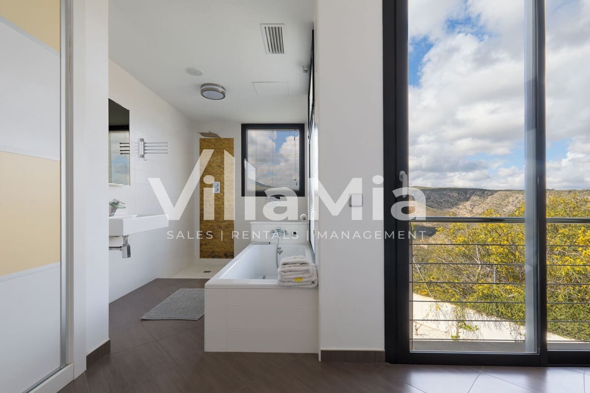 4 makuuhuone Huvila myytävänä paikassa Javea / Xabia mukana uima-altaan - 2 900 000 € (Ref: 9891646)
