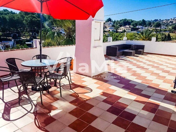 9 Zimmer Villa zu verkaufen in Javea / Xabia mit Pool - 915.000 € (Ref: 9891655)