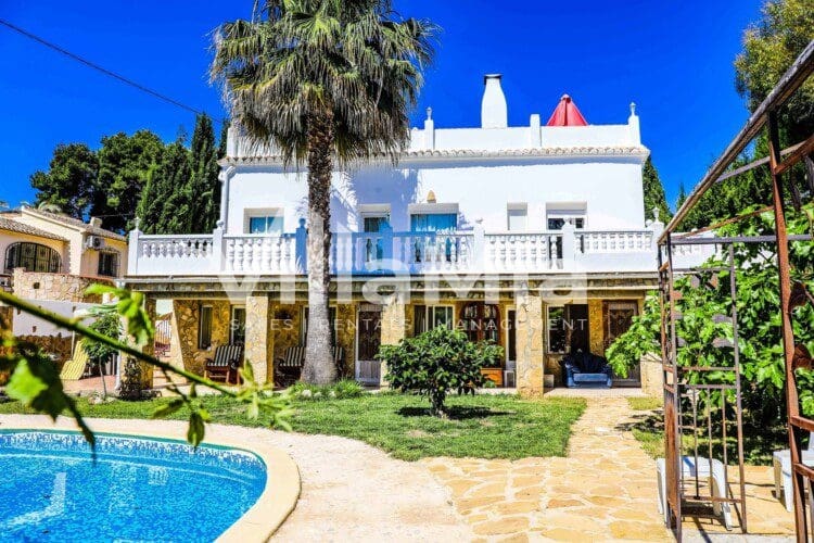 9 Zimmer Villa zu verkaufen in Javea / Xabia mit Pool - 915.000 € (Ref: 9891655)