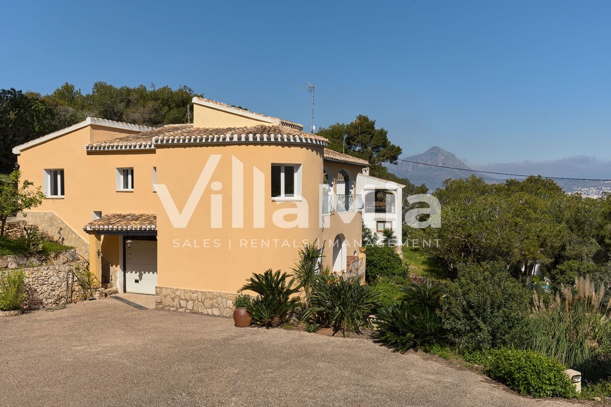 4 bedroom Villa for sale in Javea / Xabia - € 975,000 (Ref: 9891656)