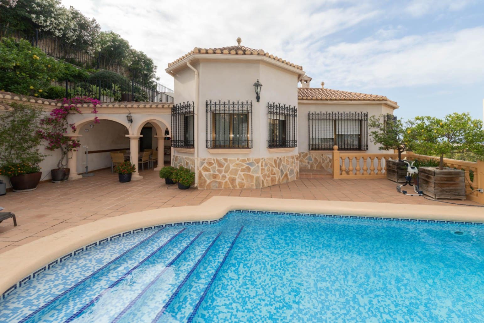 4 soverom Villa til salgs i Denia med svømmebasseng garasje - € 870 000 (Ref: 9901622)