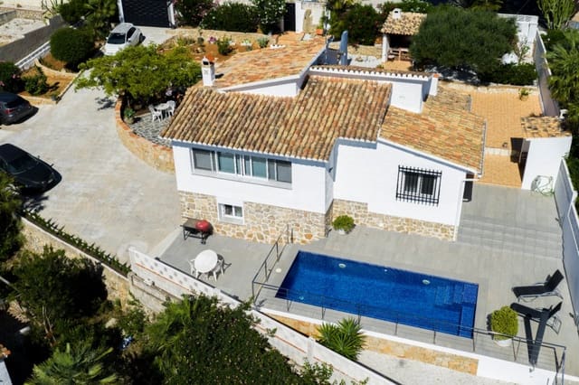 3 makuuhuone Huvila myytävänä paikassa El Montgó, Dénia mukana uima-altaan 
autotalli - 520 000 € (Ref: 9909054)