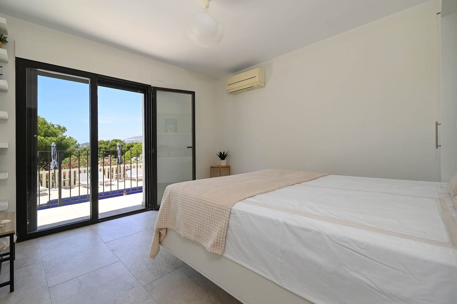 4 sypialnia Willa na sprzedaż w Javea / Xabia z basenem garażem - 1 695 000 € (Ref: 9997353)
