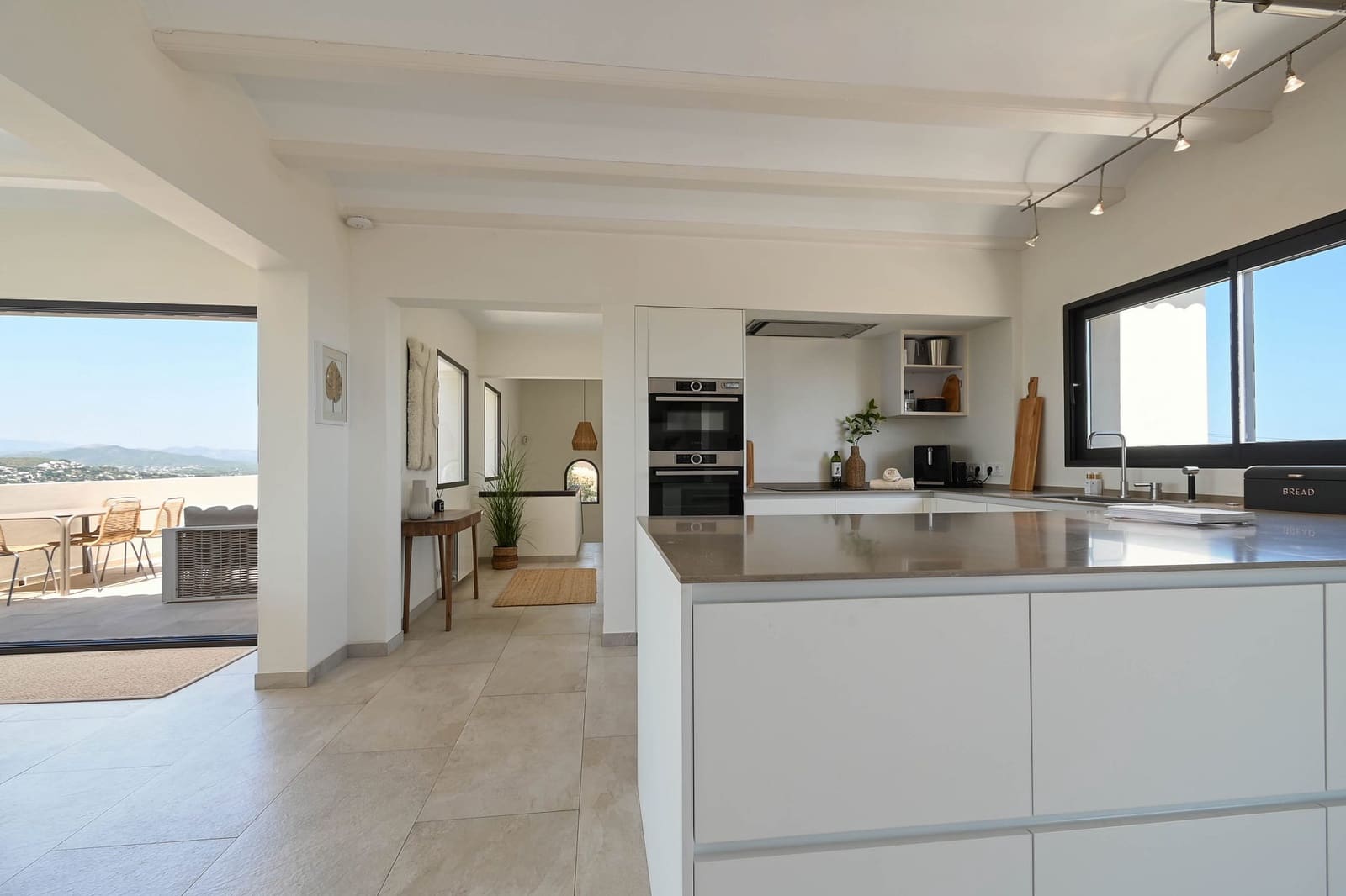 4 sypialnia Willa na sprzedaż w Javea / Xabia z basenem garażem - 1 695 000 € (Ref: 9997353)