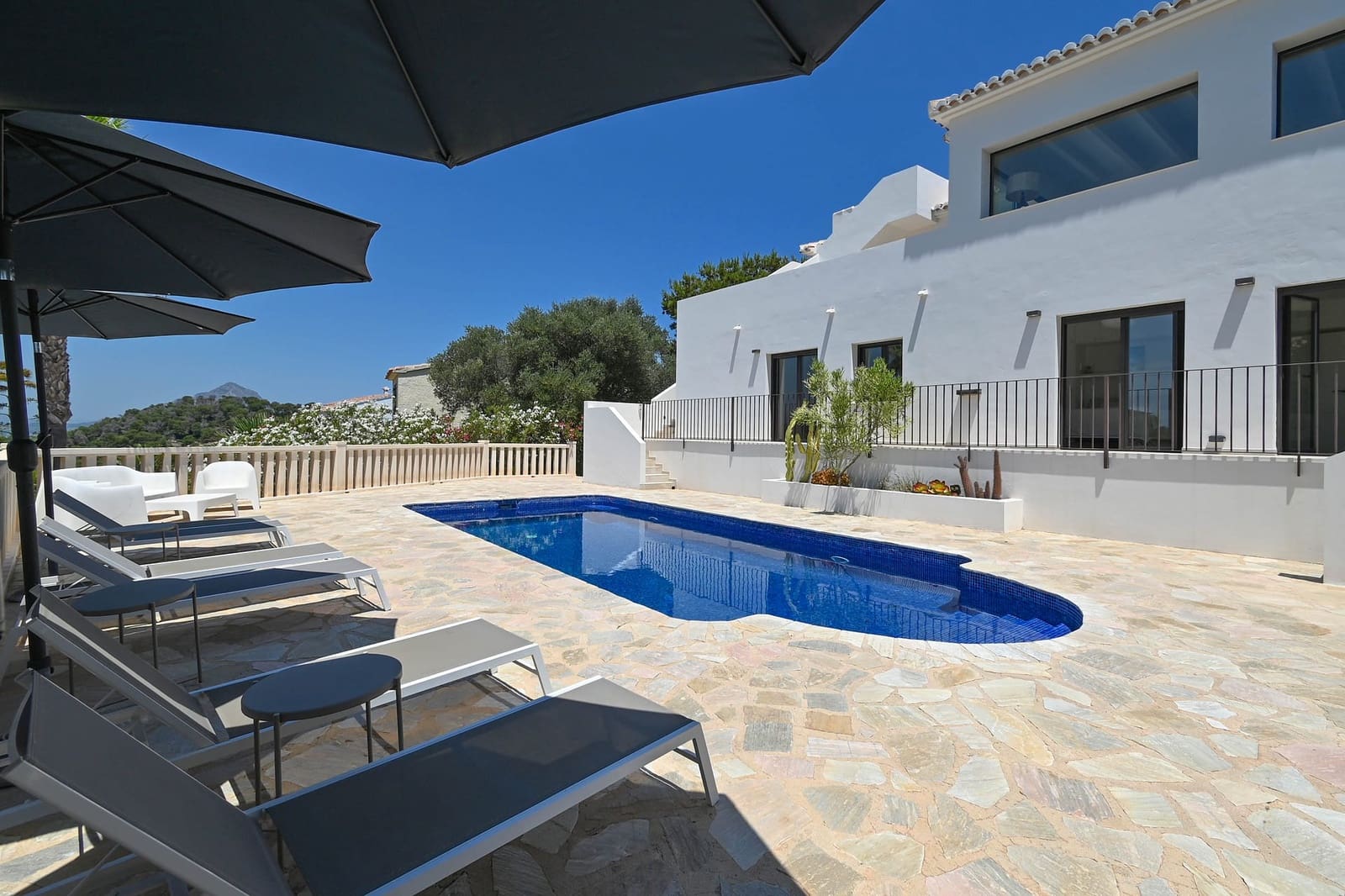 4 sypialnia Willa na sprzedaż w Javea / Xabia z basenem garażem - 1 695 000 € (Ref: 9997353)