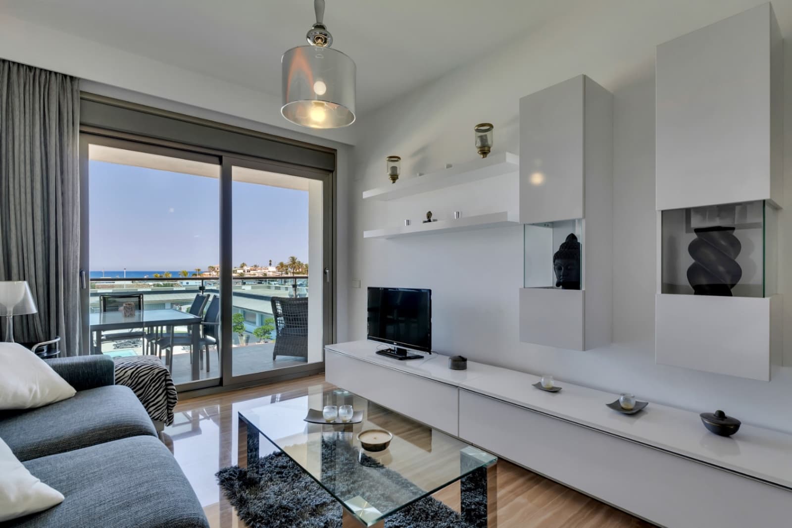 3 slaapkamer Appartement te koop in Arenal met zwembad garage - € 997.000 (Ref: 9997355)