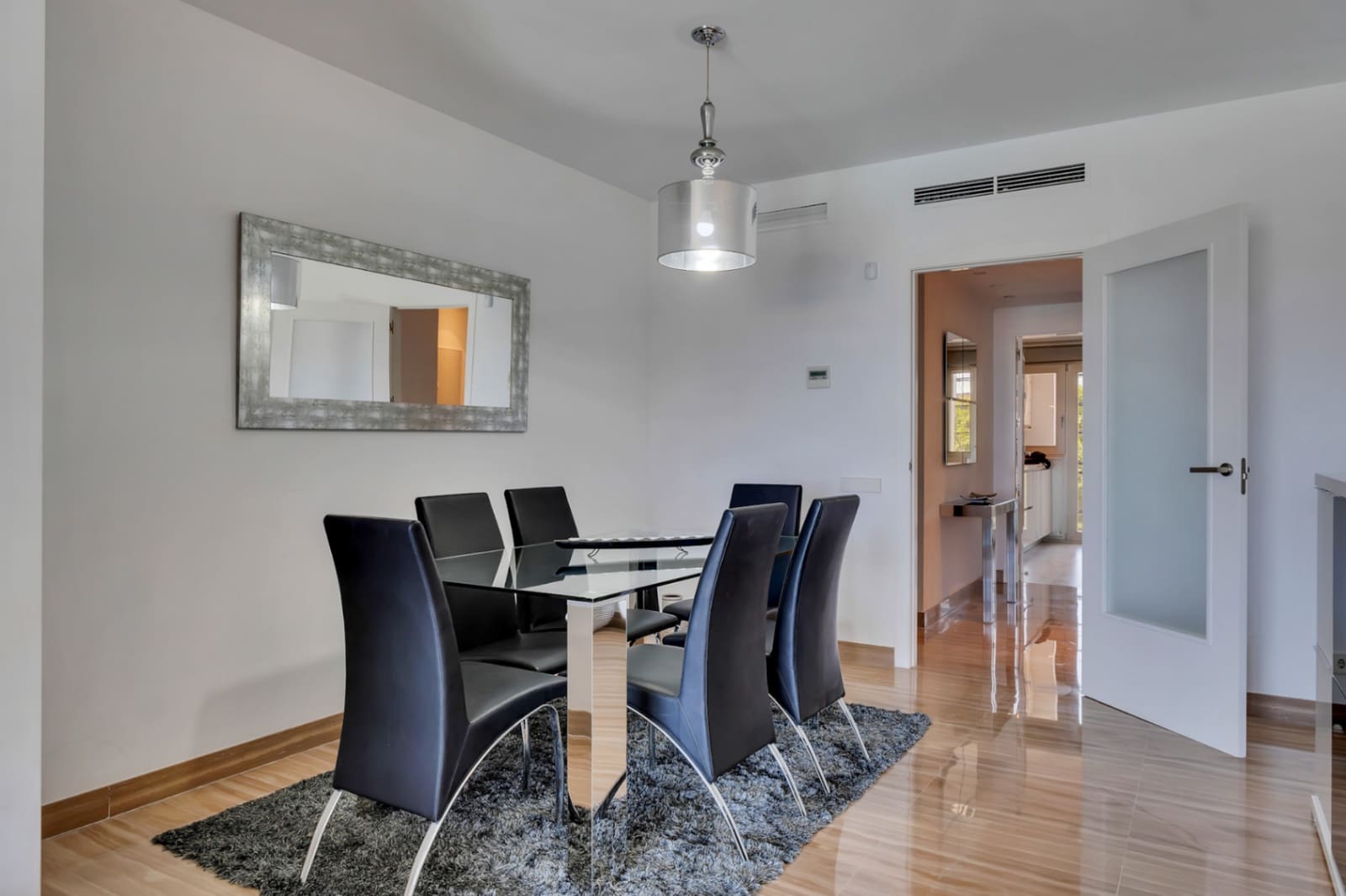 3 slaapkamer Appartement te koop in Arenal met zwembad garage - € 997.000 (Ref: 9997355)