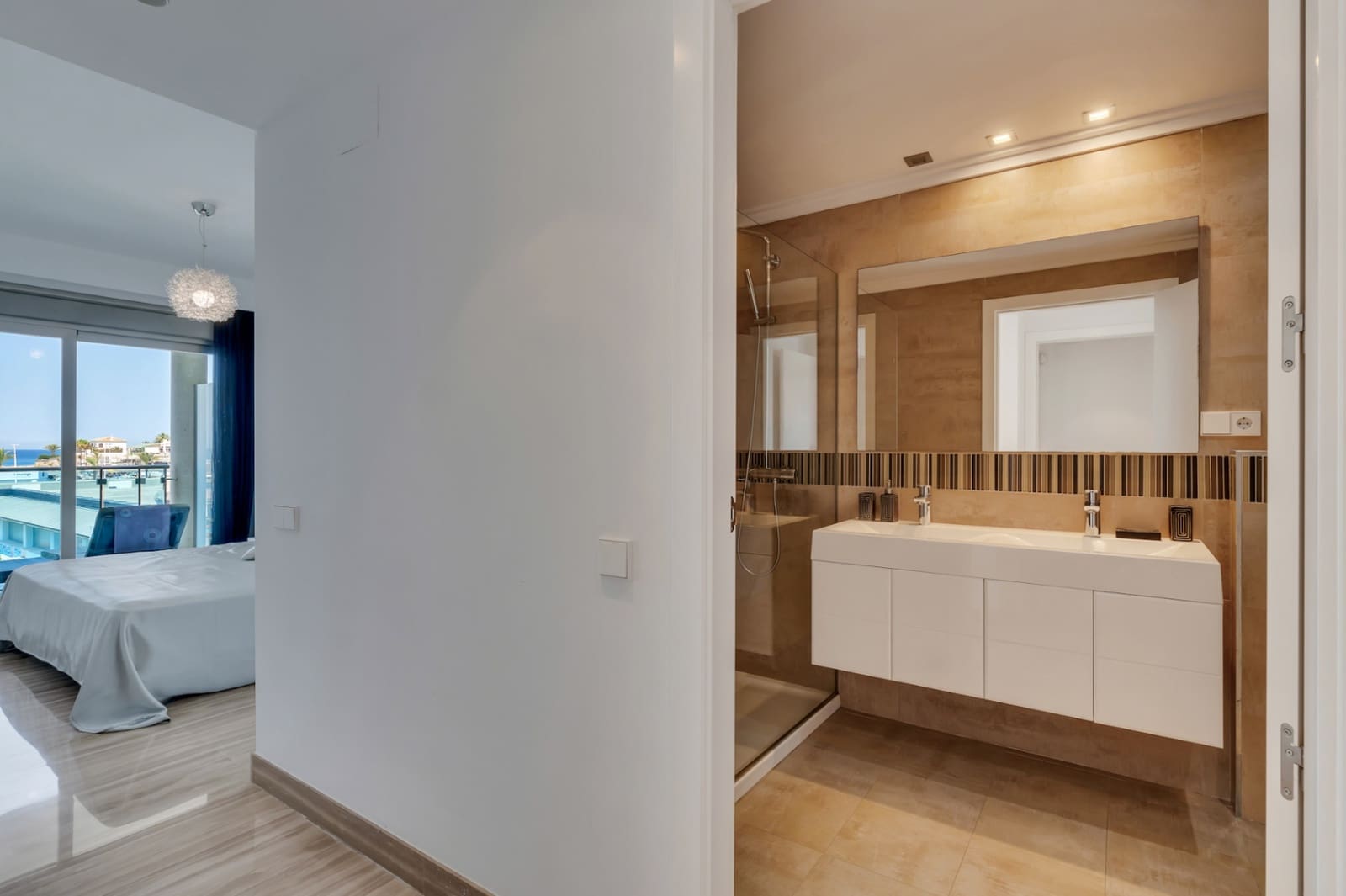 3 slaapkamer Appartement te koop in Arenal met zwembad garage - € 997.000 (Ref: 9997355)