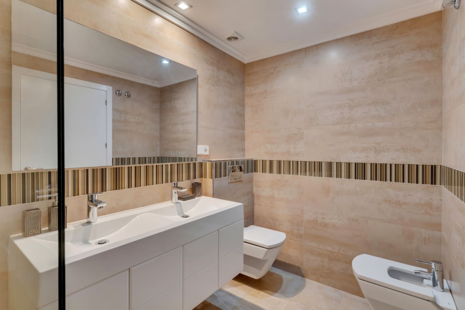 3 slaapkamer Appartement te koop in Arenal met zwembad garage - € 997.000 (Ref: 9997355)