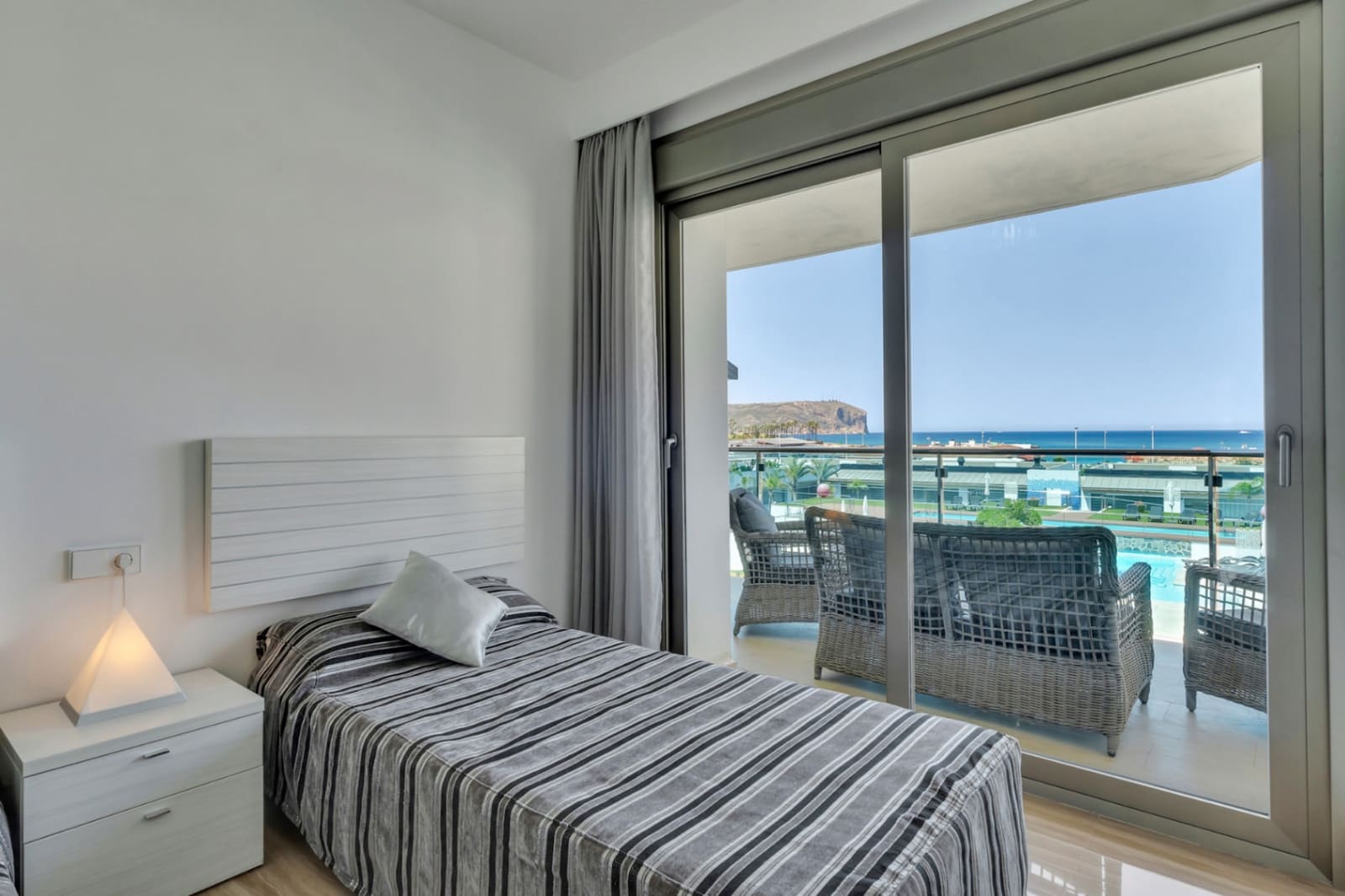 3 slaapkamer Appartement te koop in Arenal met zwembad garage - € 997.000 (Ref: 9997355)