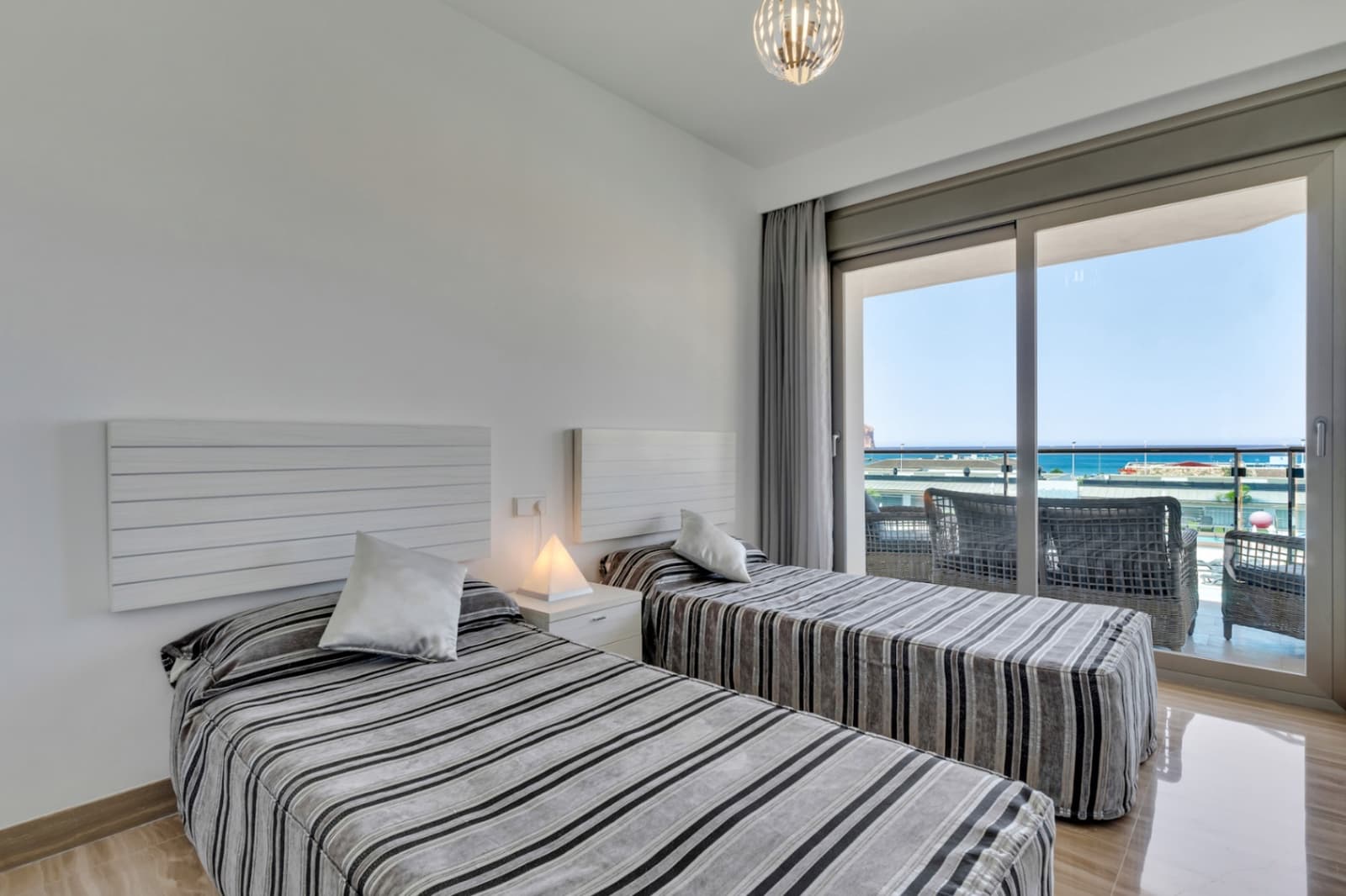 3 slaapkamer Appartement te koop in Arenal met zwembad garage - € 997.000 (Ref: 9997355)