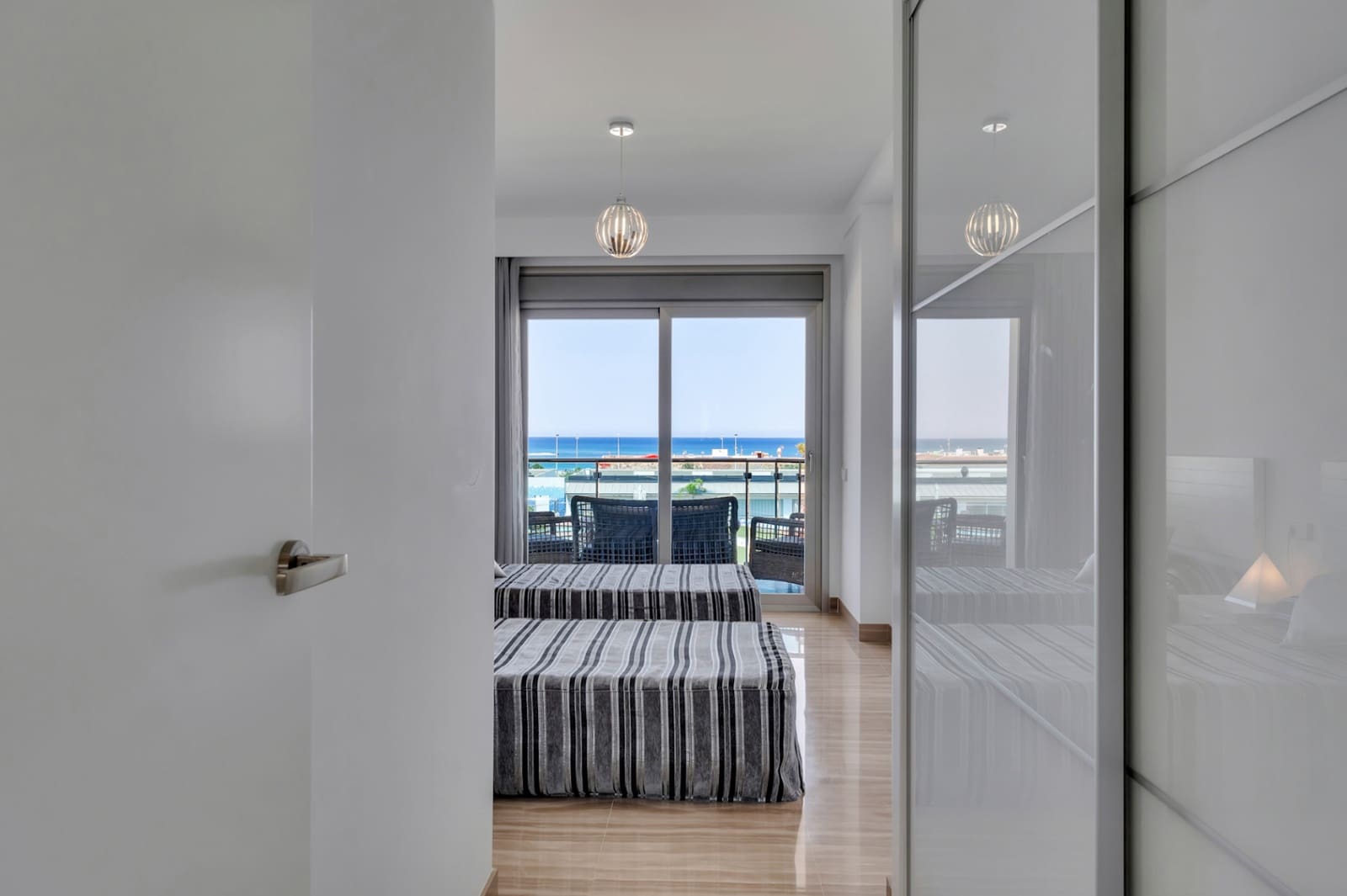 3 slaapkamer Appartement te koop in Arenal met zwembad garage - € 997.000 (Ref: 9997355)