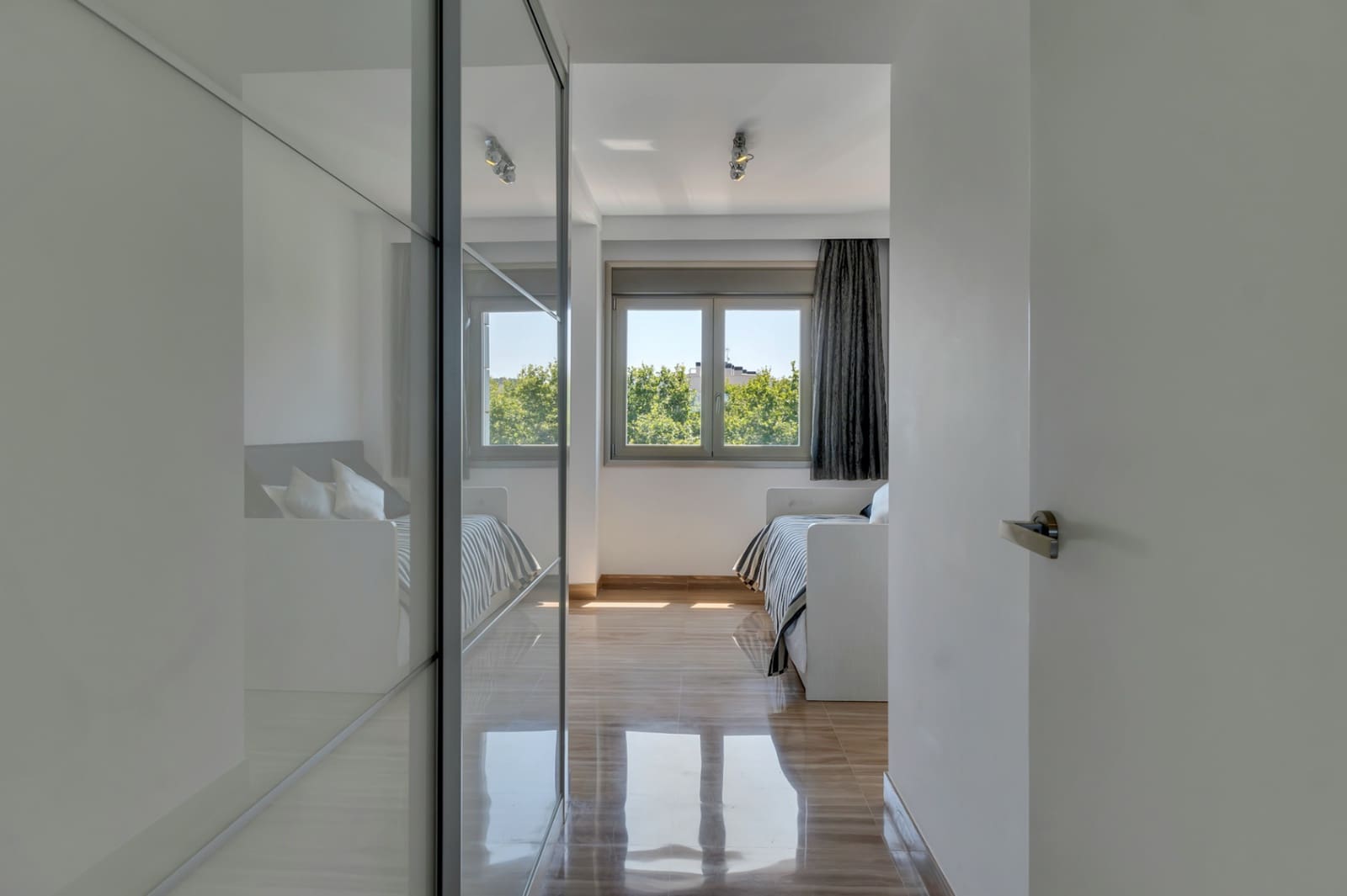 3 slaapkamer Appartement te koop in Arenal met zwembad garage - € 997.000 (Ref: 9997355)