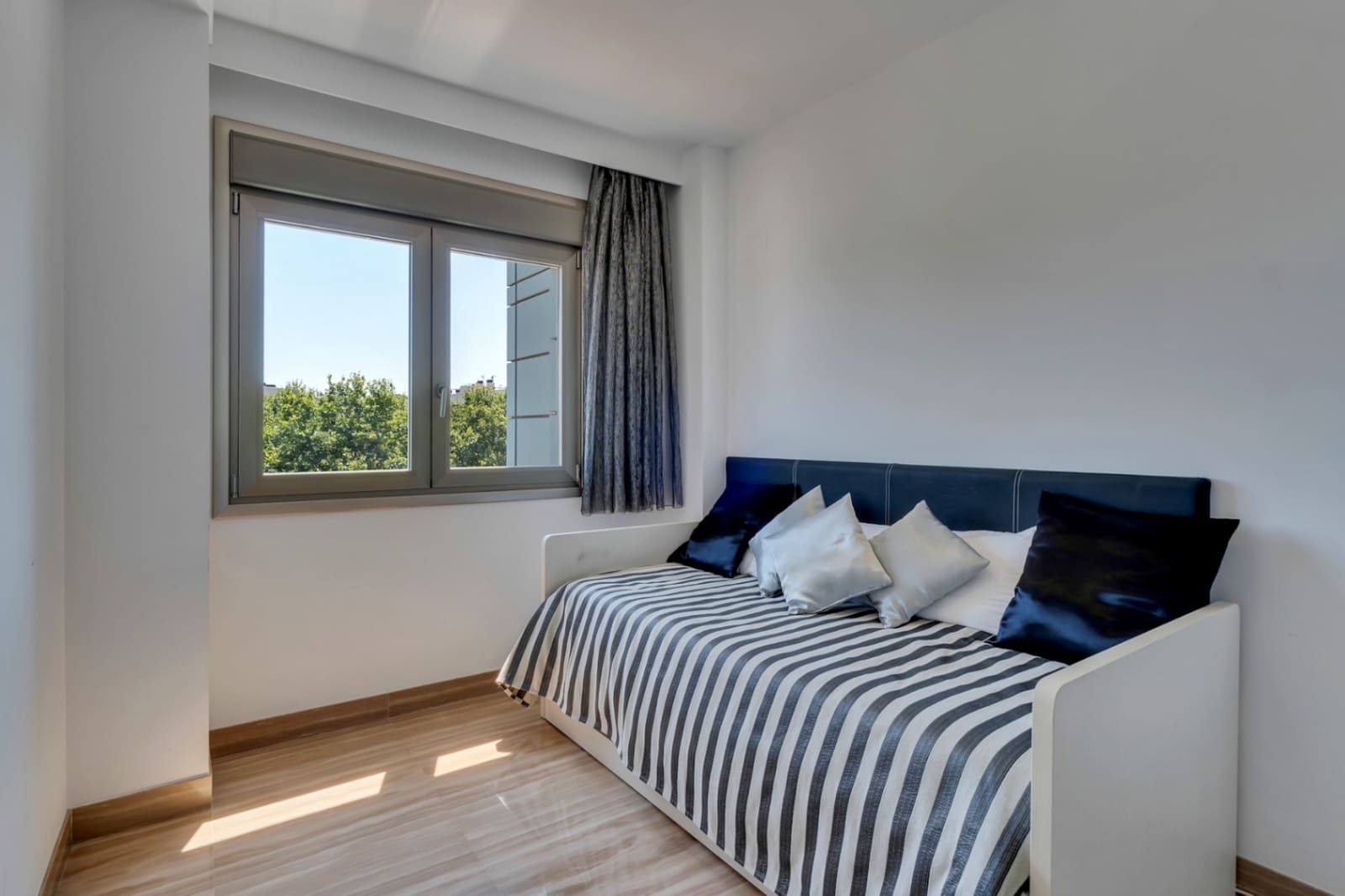 3 slaapkamer Appartement te koop in Arenal met zwembad garage - € 997.000 (Ref: 9997355)