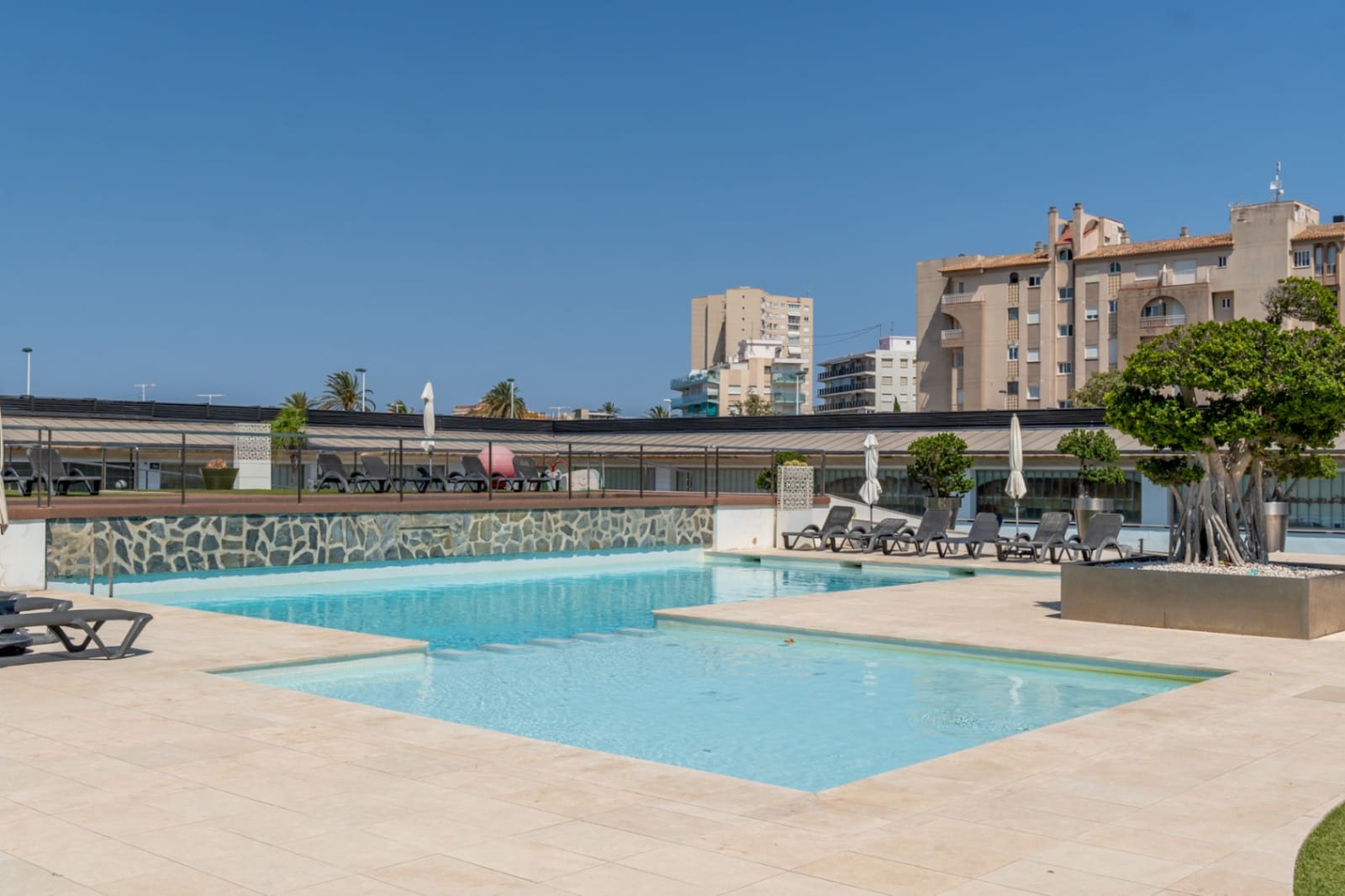 3 slaapkamer Appartement te koop in Arenal met zwembad garage - € 997.000 (Ref: 9997355)