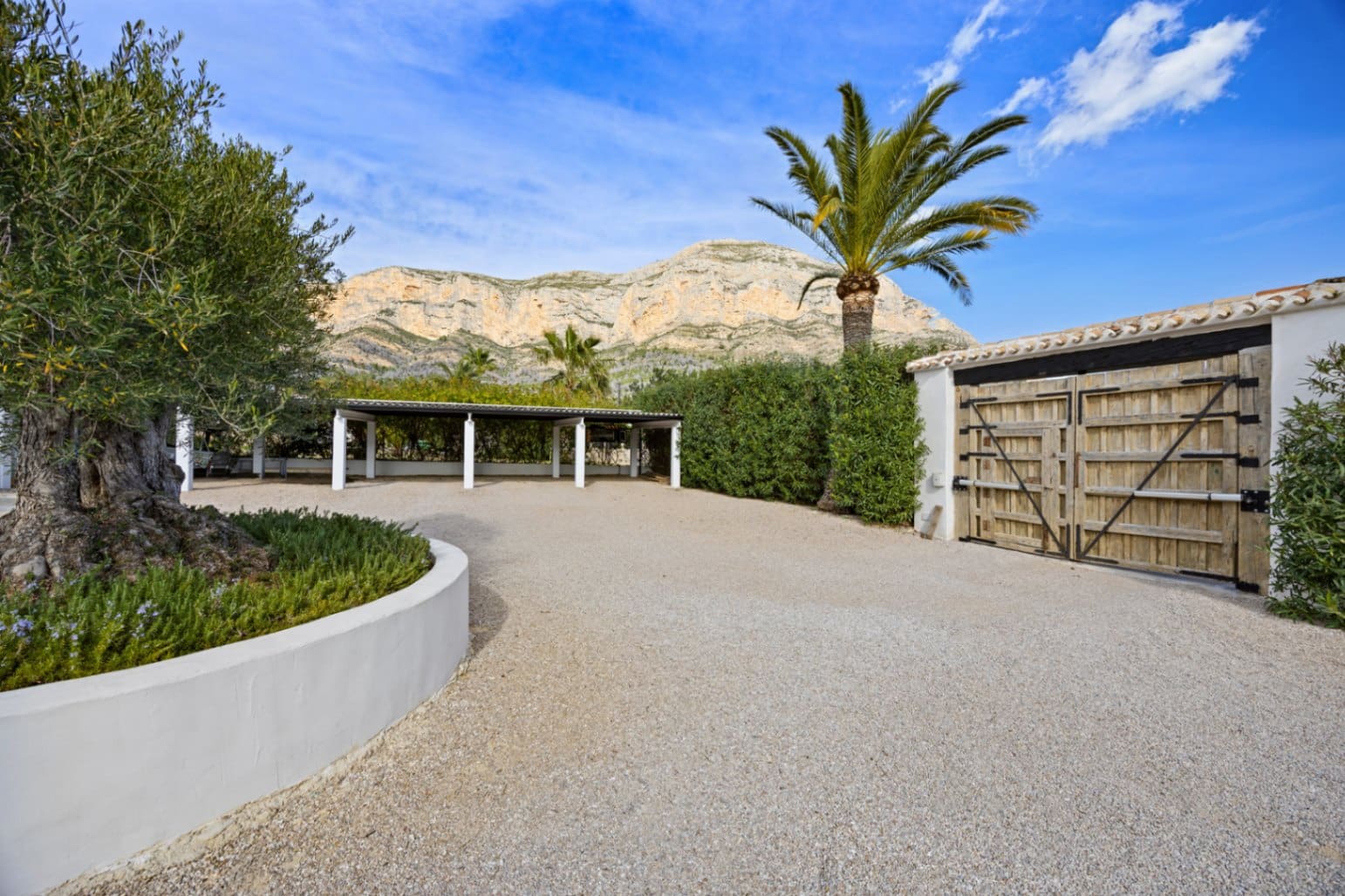 5 bedroom Villa for sale in Javea / Xabia with pool garage - € 2,190,000 (Ref: 9997359)