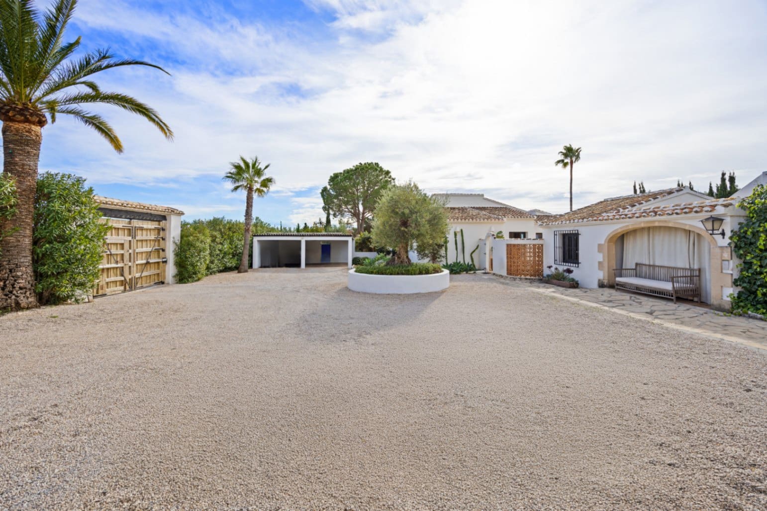 5 bedroom Villa for sale in Javea / Xabia with pool garage - € 2,190,000 (Ref: 9997359)