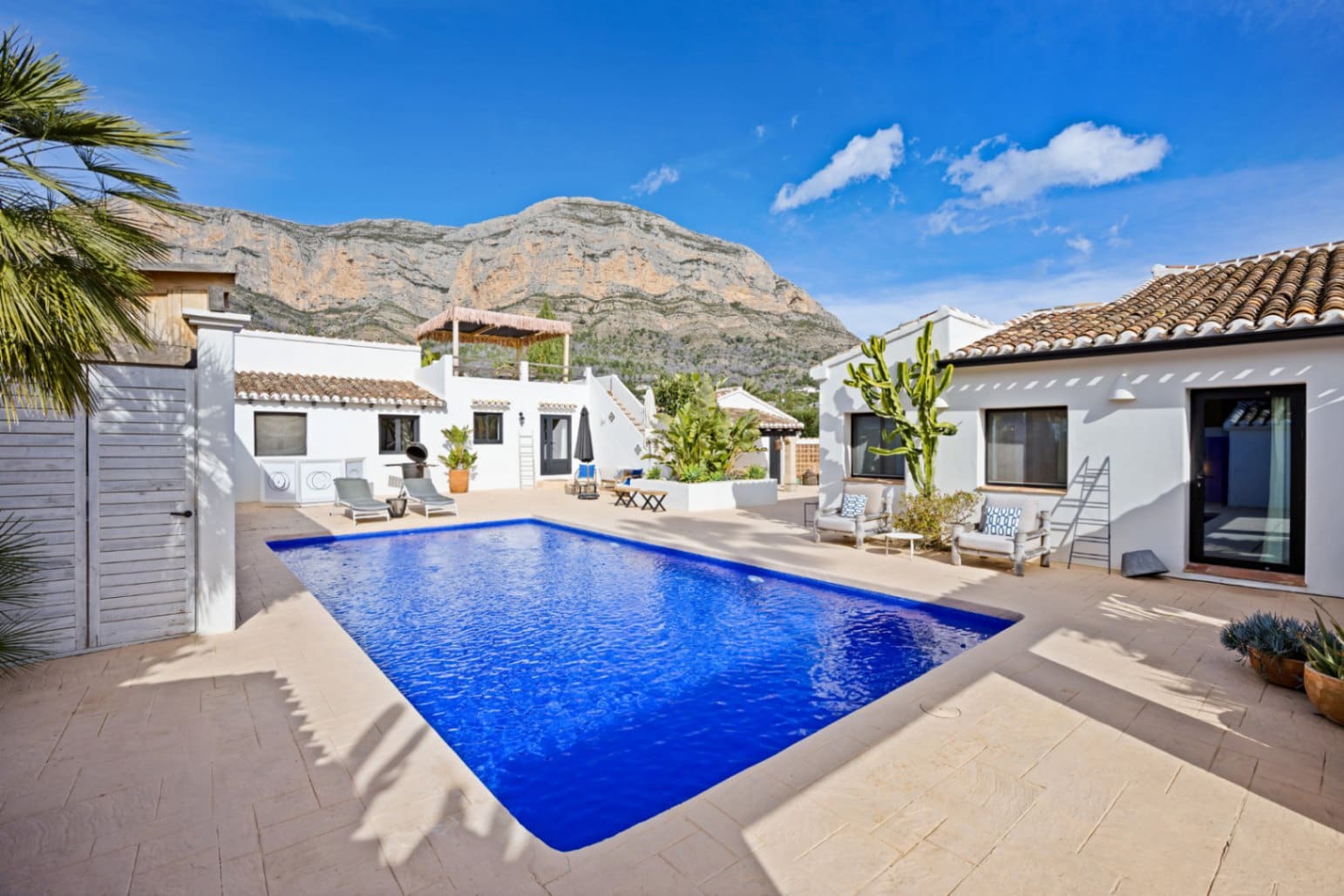 5 bedroom Villa for sale in Javea / Xabia with pool garage - € 2,190,000 (Ref: 9997359)