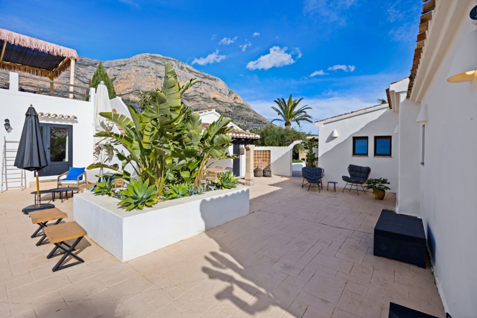 5 bedroom Villa for sale in Javea / Xabia with pool garage - € 2,190,000 (Ref: 9997359)