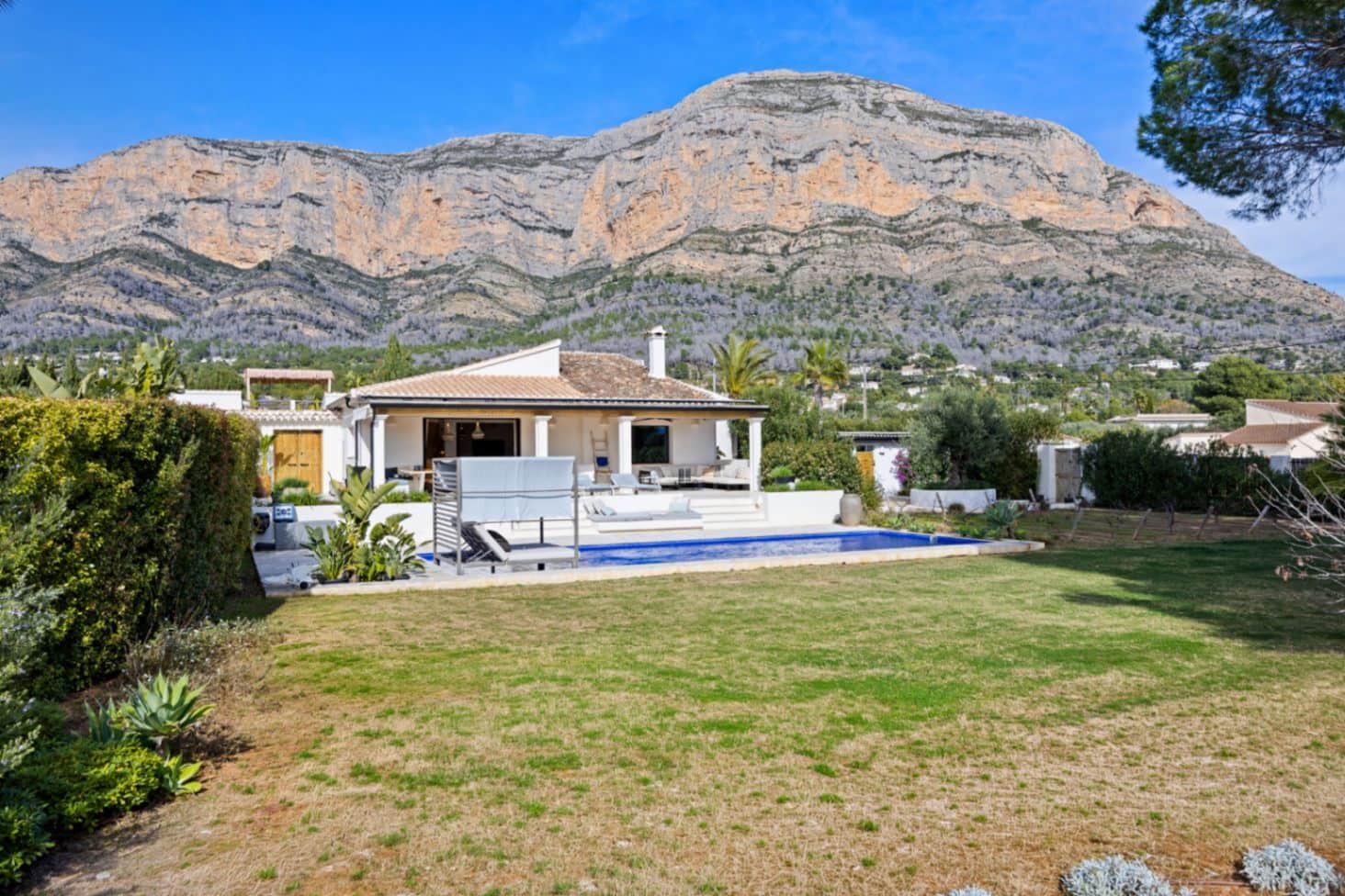 5 bedroom Villa for sale in Javea / Xabia with pool garage - € 2,190,000 (Ref: 9997359)