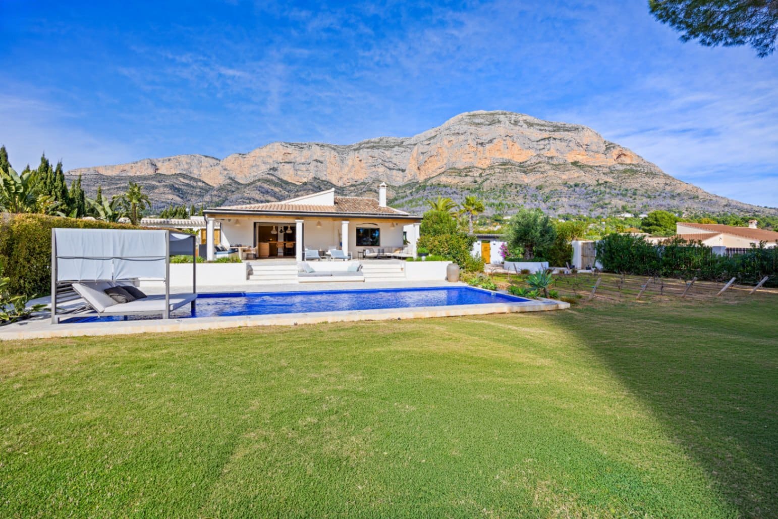 5 bedroom Villa for sale in Javea / Xabia with pool garage - € 2,190,000 (Ref: 9997359)
