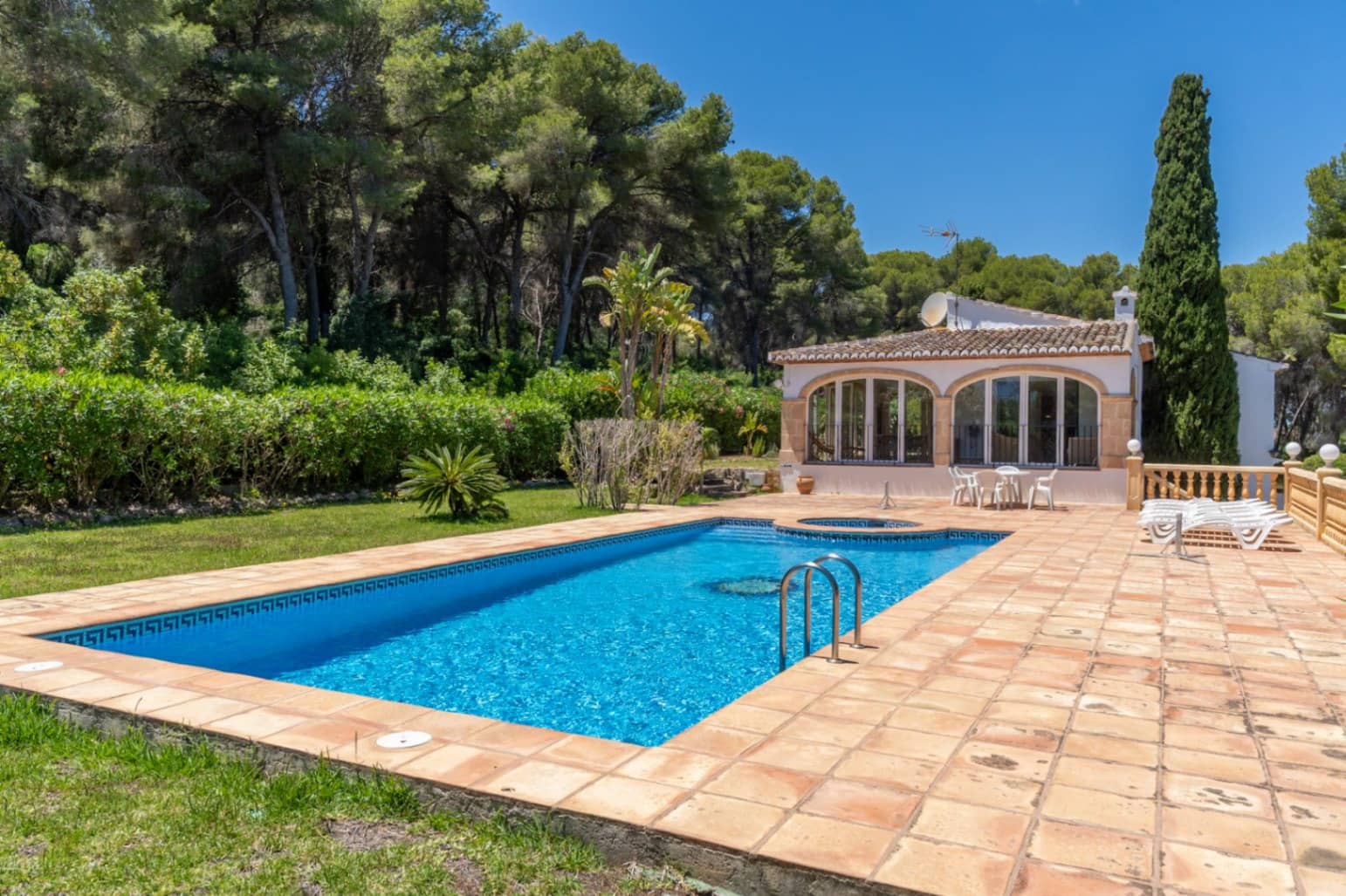 3 sypialnia Willa na sprzedaż w Javea / Xabia z basenem garażem - 895 000 € (Ref: 9997364)