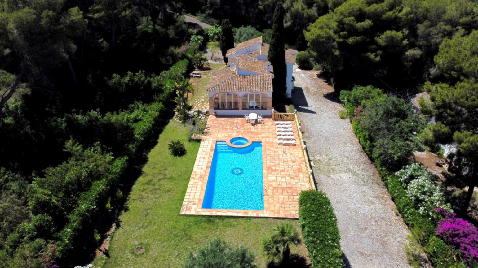 3 sypialnia Willa na sprzedaż w Javea / Xabia z basenem garażem - 895 000 € (Ref: 9997364)